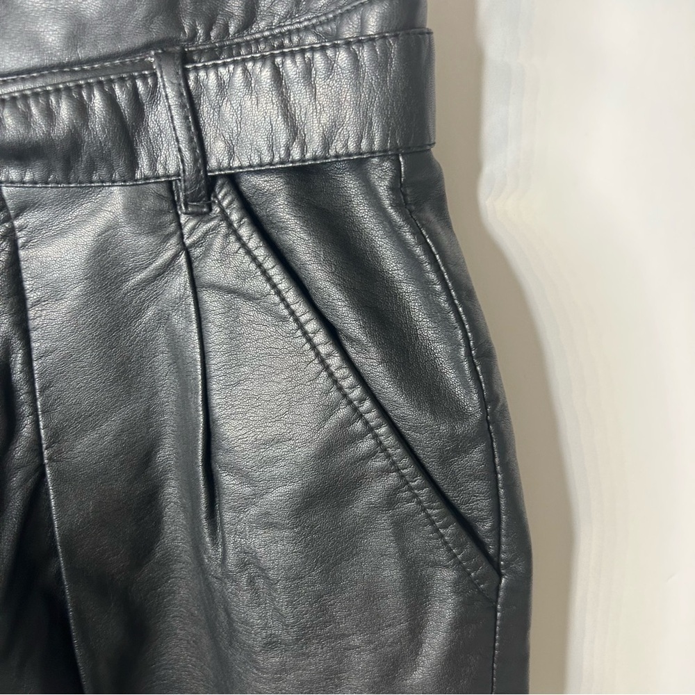 Free People We The Free Black Faux Leather Belted Pleated Shorts, Size 28 - Picture 4 of 8